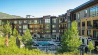 Lift by All Seasons Resort Lodging - parking