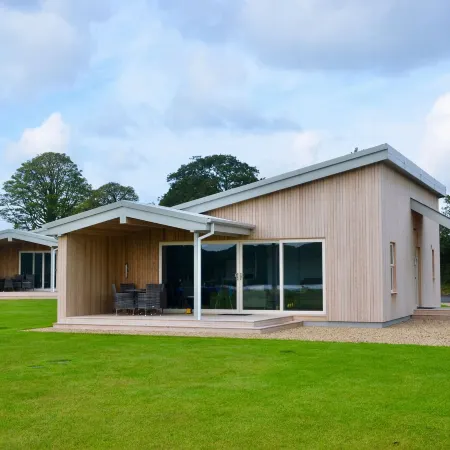 Executive Lakeside Lodge at Mullans Bay