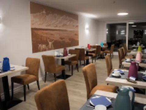 โรงแรมอัมฟรีเซินสแตรนด์ โรงแรมในTossens