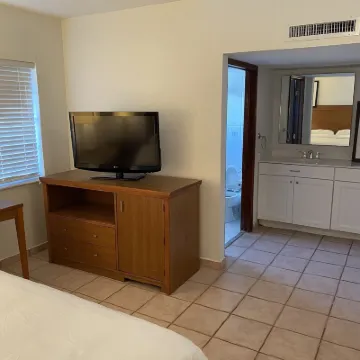 Bahia Bay Resort Hotels near Tavernier