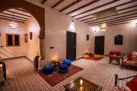 Riad les Jardins de Merzouga Hotels in Hassilabied