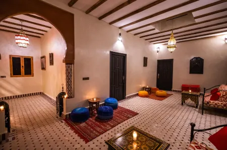 Riad les Jardins de Merzouga Отели в г. Хассилабиед