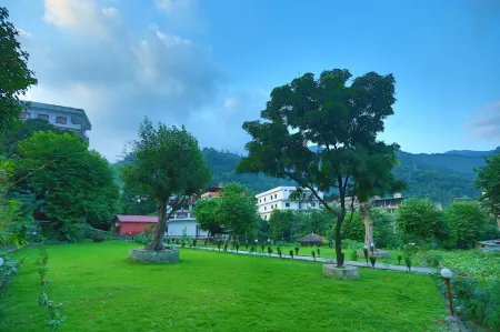 Raj Resort Rishikesh Отели рядом с достопримечательностью «Glamping Dome By Navira home's»