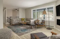 Beautiful 4-bedroom house - Walking distance to Downtown and Sea Life Center!