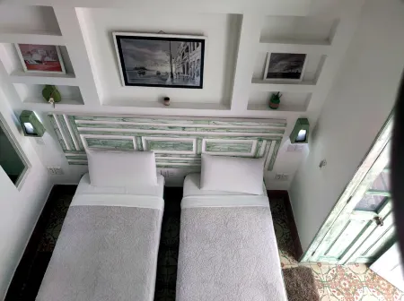 Apartment in Old Havana with free wifi, 2 twins beds and work area