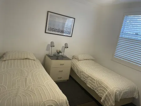 MANLYS FINEST LOCATION SO CLOSE TO BEACH SHOPS AND FERRY Отели рядом с достопримечательностью «Квинсклифф»