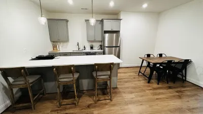 Brand New Custom 2br-2bth 1500sqft Basement Hotels in der Nähe von Mill House Museum