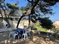 Magnificent villa facing the sea for 18 people Hôtels à proximité de : Point de vue