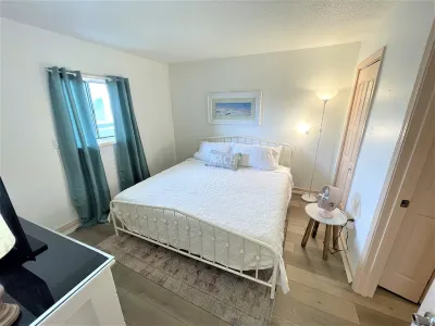 Amazing ocean view, 2 pools, easy beach access