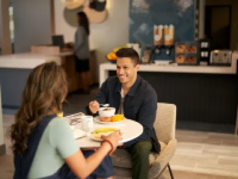 แอทเวลล์ สวีทส์ เดนเวอร์ แอร์พอร์ต ทาวเวอร์ โร้ด บาย IHG โรงแรมในเดนเวอร์