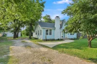 Charming Cottage with Hot Tub and Backyard Oasis - Inviting Getaway