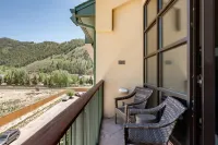 Private Balcony and Ergonomic Workspace - Stunning Mountain Vista