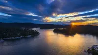Gingerbread Cottage - Soak|Connect|Nature|Fun Hotel di Lake Arrowhead