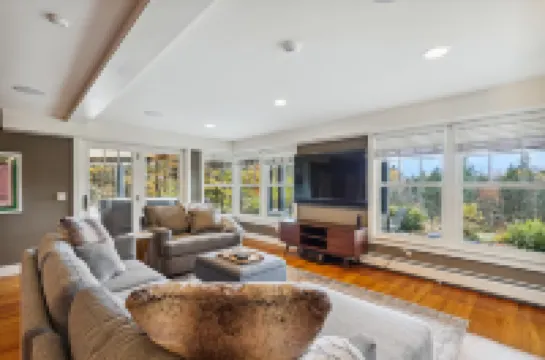 Mountain Views and Private Pond - Charming Family Retreat