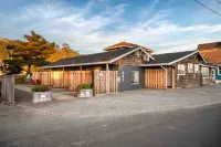 Beachfront Access and Cozy Patio Area - Charming Cottage Haven Hotels in Rockaway Beach