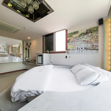 Danyang Sketch Отели рядом с достопримечательностью «Пещера Косу»