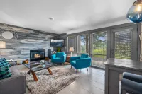 Enchanting Forest Views and Resort Amenities - Charming Nature Retreat Hôtels à : Comte de Deschutes