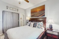 Quaint Condo with Beautiful Gulf Views, a Shared Pool, Pool Spa, & Gym Hotel di Dauphin Island