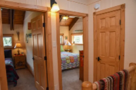 Riverfront Access and Cozy Charm - Tranquil Mountain Retreat