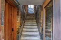 Stylish Decor and Partial Lake Views - Charming Studio Escape Hotels in Olympic Valley