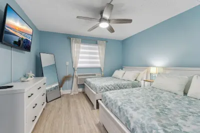 Modern Space with Heated Pools and Convenient Amenities - Stylish Retreat