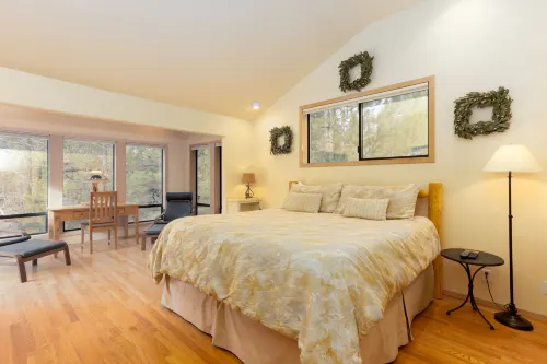 Private Hot Tub and Scenic River Access - Beautiful Family Retreat