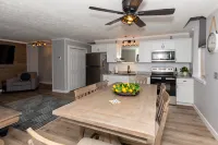 Perfect for Adults with Elegant Amenities - Charming Retreat Hotels in Marblehead