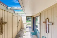 Charming Waterfront Townhouse at Horseshoe Bay w/ Patio Hotels in Horseshoe Bay
