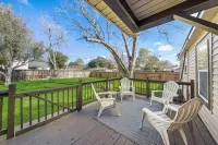 Smart Features and BBQ Grill - Cozy Family Retreat Hotel a Baytown