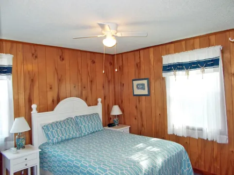 Private Saltwater Pool and Wrap-Around Decks - Inviting Family Retreat