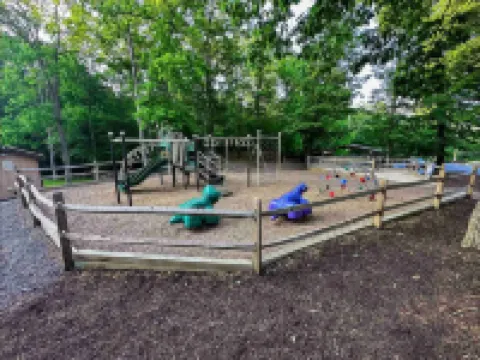 Themed| Lake | Pool | Hot Tub | Movie Screen