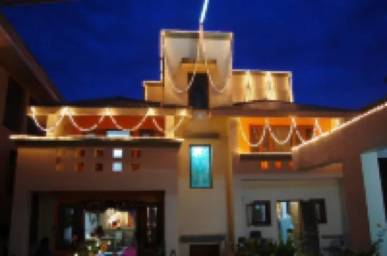 Lago Villa Hotels near Taj Mahal Palace