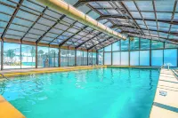 Gated resort condo with fairway views, pool, hot tub, tennis, & on-site golf Hotels in Ridgedale