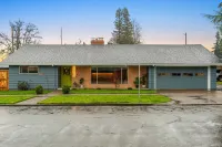 Charming Urban Retreat - WiFi, Restaurants, Local Shops