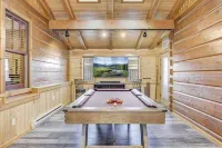 Gorgeous Cabin w/direct trail access for hiking & off roading!