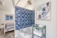 Enchanting Ocean View and Cozy Jacuzzi - Romantic Cottage Retreat