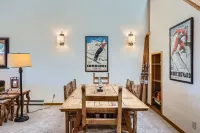 Stunning Mountain Views and Relaxing Hot Tub - Exquisite Alpine Retreat