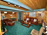 Cozy Cabin with Peek-a-Boo Views - Charming Retreat Amid Tall Pines