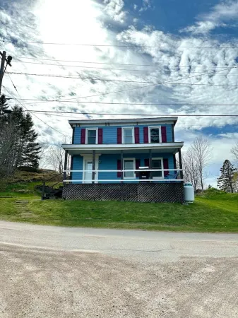 Breathtaking Sunrise Views and BBQ Grill - Charming Coastal Escape