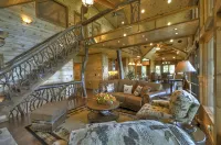 Stunning Views and Luxurious Amenities - Breathtaking Cabin Retreat