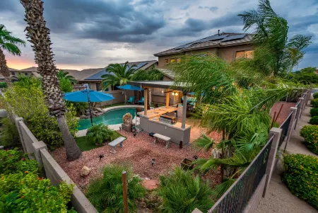 Heated Pool, Outdoor Bar and Game Room Retreat - Stunning Oasis