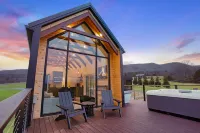 Private Hot Tub, Sauna and Cool Pool - Stunning Lux Retreat