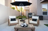 Lakeside Access and Heated Spa - Spacious Tranquil Retreat