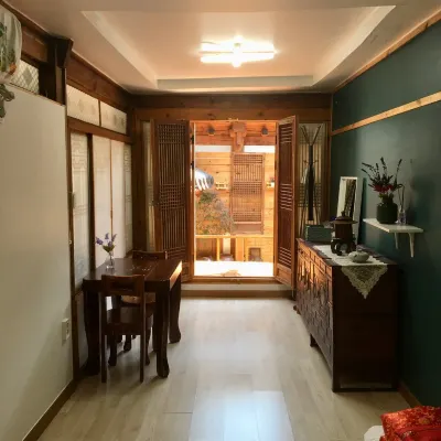 Jeonju Hanok Stay Damgil Hotels near Seunggwangjae