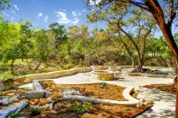Charming Cabin with Hot Tub and Waterfalls - Serene Country Retreat Hotels in Wimberley