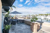 Bay Front Living and Spacious Entertaining Areas - Charming Coastal Retreat