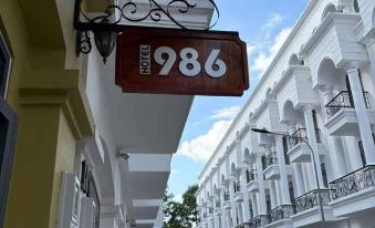 Hotel 986