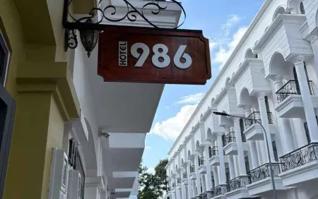 Hotel 986