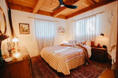 Riverfront! Pet-Friendly A-Frame Cabin - 25min to Sierra @ Tahoe