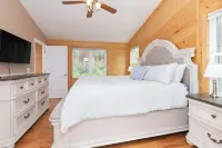 Peaceful Mountain Cabin Nestled on 3.5 Acres - Multi-Tier Deck, Creek Access!